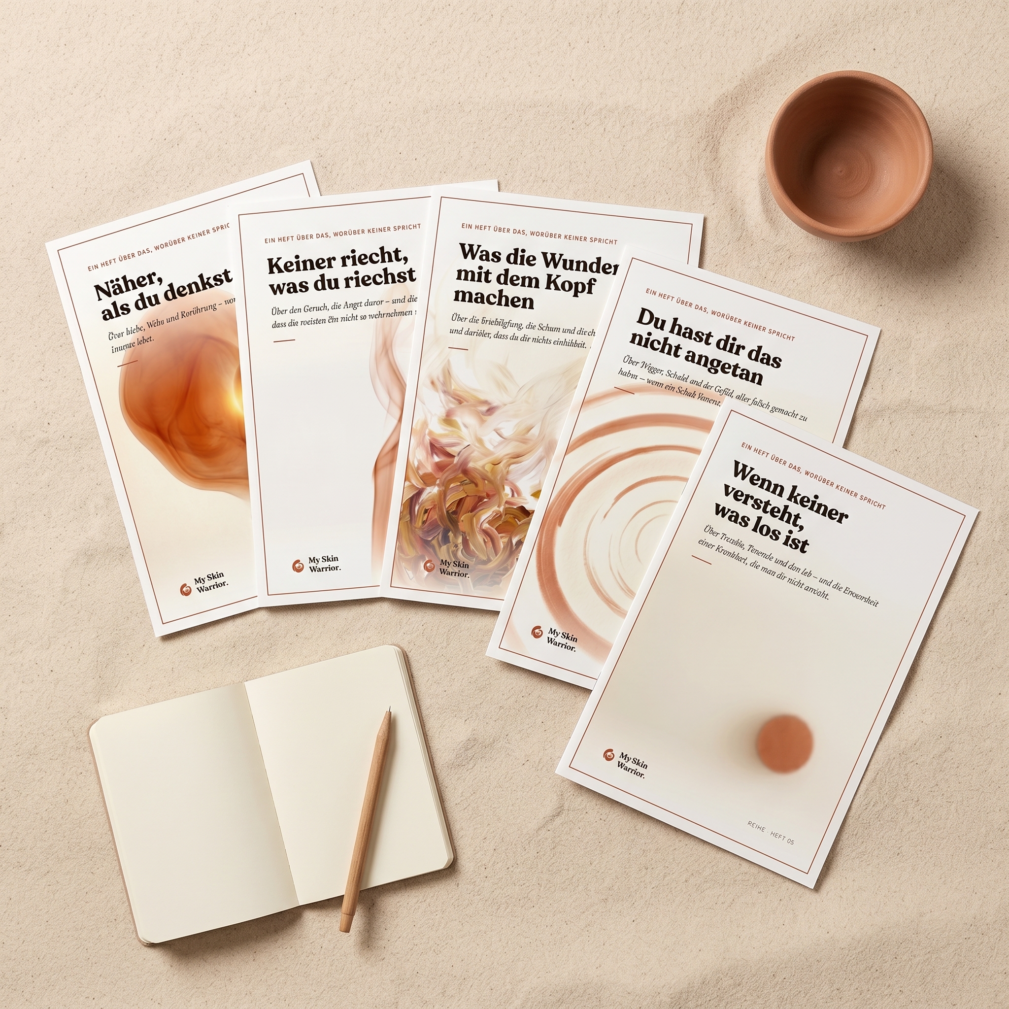 Alle fünf My Skin Warrior Hefte — Flatlay